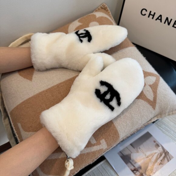 Chanel plush thermal gloves - Picture 7 of 8